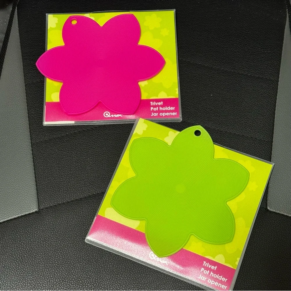 NIB Set of 2 Max Silicone Flower Trivet Jar Opener Pot Holder